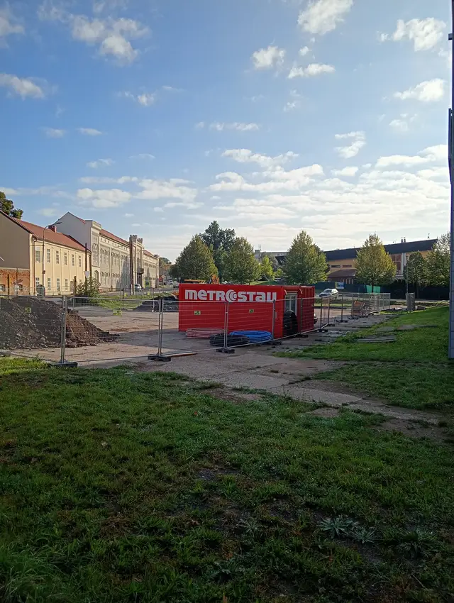 Zkulturněním vznikne parkování pro halu, případně rezerva pro turistické i sportovní busy.