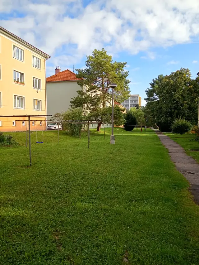 Likvidací věšáků vznikne místo na posezení, hřiště, biotopní jezírko atd.