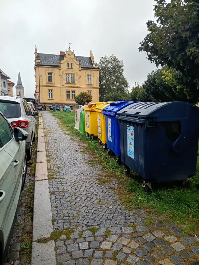 V centru se snažit udělat všude podzemní kontejnery (dotace).