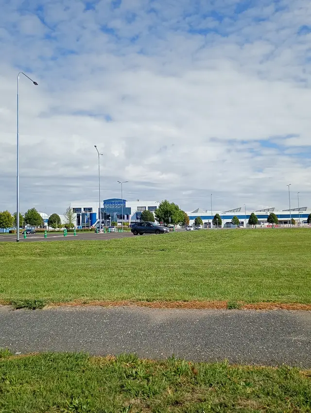 Foxconn – jeden z největších zaměstnavatelů a partner města, spolupráce se školami.